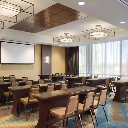 Hilton Garden Inn Calgary Downtown-2